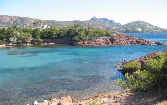Plage du Camp Long / Tikki plage au Dramont à 10 minutes à pied de notre location.