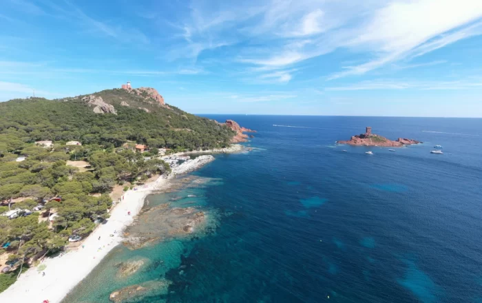 Plage du Débarquement au Dramont à 5 minutes à pied de notre location.
