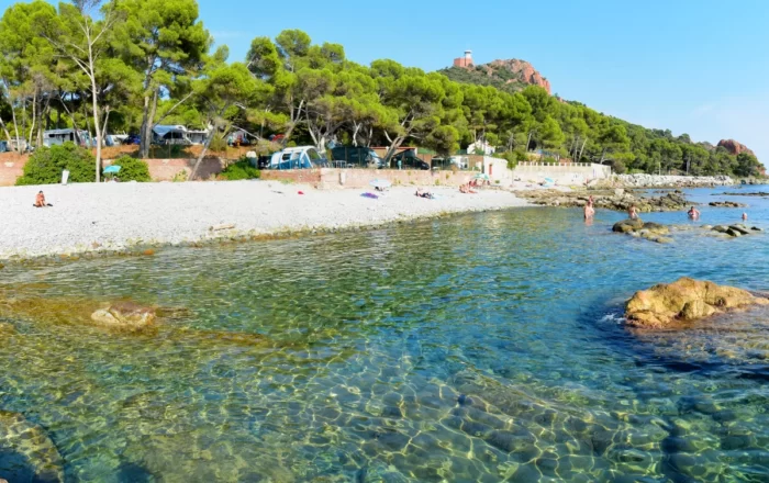 Plage du Débarquement au Dramont à 5 minutes à pied de notre location.