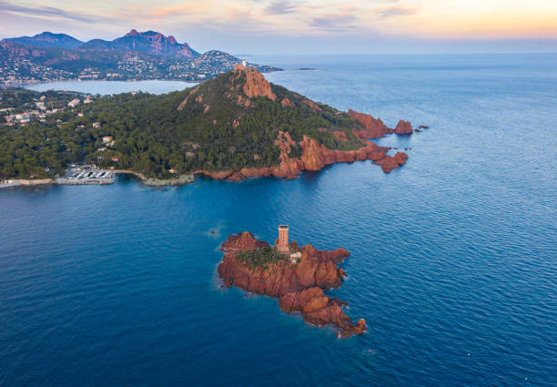 Plage du Débarquement et roches rouges de l'Esterel